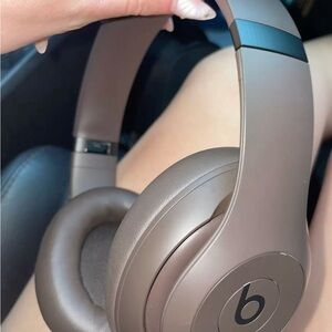 Beats Studio Pro- Deep brown